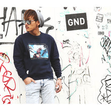 画像をギャラリービューアに読み込む, DOWBL/ ダブル/ Square Resort Photo Sweatshirt  【全4色】