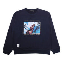 画像をギャラリービューアに読み込む, DOWBL/ ダブル/ Square Resort Photo Sweatshirt  【全4色】