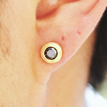 画像をギャラリービューアに読み込む, DOWBL/ ダブル/ Black Zirconia Gold Carved Seal Earrings  【全1色】