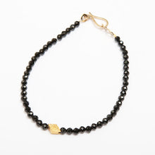 画像をギャラリービューアに読み込む, DOWBL/ ダブル/ Rhombus Charm Onyx Bracelet  【全1色】