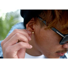 画像をギャラリービューアに読み込む, DOWBL/ ダブル/ Gold Rhombus Star Earrings  【全1色】