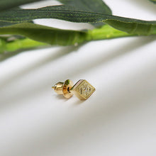 画像をギャラリービューアに読み込む, DOWBL/ ダブル/ Rhombus Icon Diamond Earrings  【全1色】