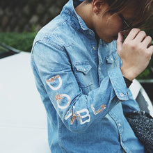 画像をギャラリービューアに読み込む, DOWBL/ ダブル/ Arabesque Logo Denim Shirt  【全1色】