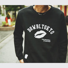 画像をギャラリービューアに読み込む, DOWBL/ ダブル/ Kiss Arch Logo Sweat Shirts  【全1色】