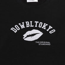 画像をギャラリービューアに読み込む, DOWBL/ ダブル/ Kiss Arch Logo Sweat Shirts  【全1色】