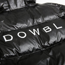 画像をギャラリービューアに読み込む, DOWBL/ ダブル/ Raven Hooded Logo Down Jacket  【全1色】