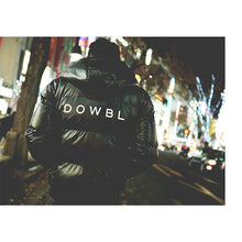 画像をギャラリービューアに読み込む, DOWBL/ ダブル/ Raven Hooded Logo Down Jacket  【全1色】