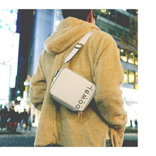 画像をギャラリービューアに読み込む, DOWBL/ ダブル/ Square Piping Leather Pouch  【全1色】