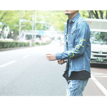 画像をギャラリービューアに読み込む, DOWBL/ ダブル/ Dual Texture Neon Logo Denim Shirt  【全2色】