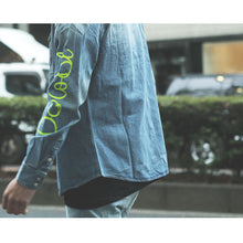 画像をギャラリービューアに読み込む, DOWBL/ ダブル/ Dual Texture Neon Logo Denim Shirt  【全2色】