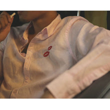 画像をギャラリービューアに読み込む, DOWBL/ ダブル/ Kiss Logo Pleasant Linen Shirt  【全1色】