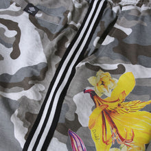 画像をギャラリービューアに読み込む, DOWBL/ ダブル/ Solemn Flower Logo Camoflage Shorts  【全1色】