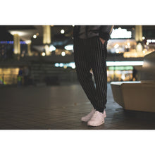 画像をギャラリービューアに読み込む, Glare Stripe Velor Pants