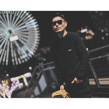 画像をギャラリービューアに読み込む, Strange Position Logo Crew Cutsew