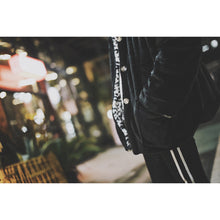 画像をギャラリービューアに読み込む, Reversible Raven Leopard Fur JKT