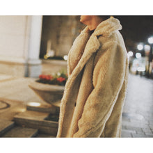 画像をギャラリービューアに読み込む, Incredible Rich Boa Coat