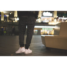 画像をギャラリービューアに読み込む, Glare Stripe Velor Pants