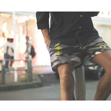 画像をギャラリービューアに読み込む, DOWBL/ ダブル/ Camo Rhombus Neon Logo Shorts