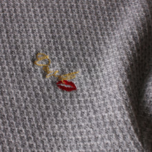 画像をギャラリービューアに読み込む, Attractive Kiss Logo Layered Knitsew