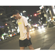 画像をギャラリービューアに読み込む, DOWBL/ ダブル/ Eccentric Kiss Logo Denim Shorts
